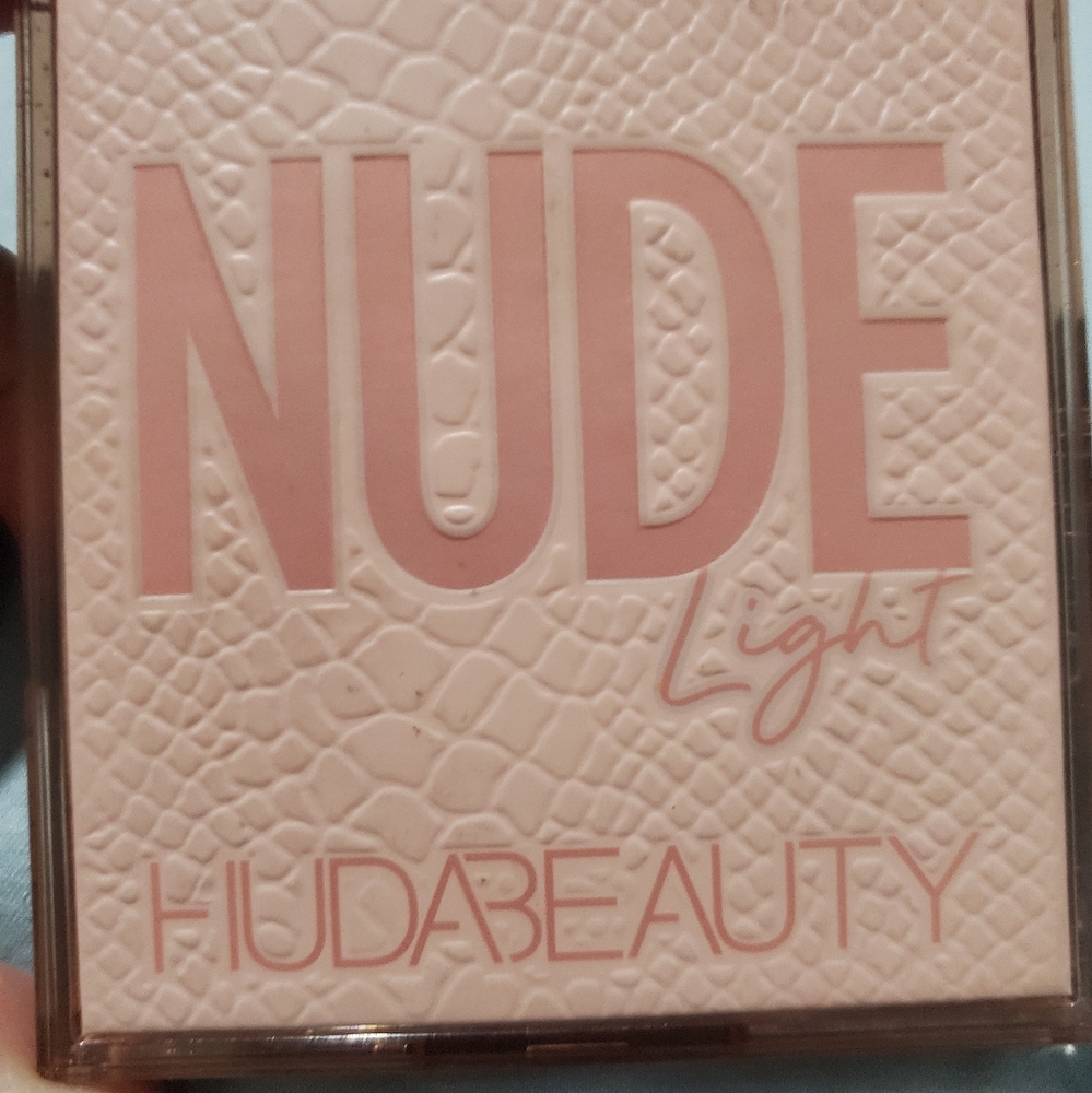 Huda Beauty Pallette